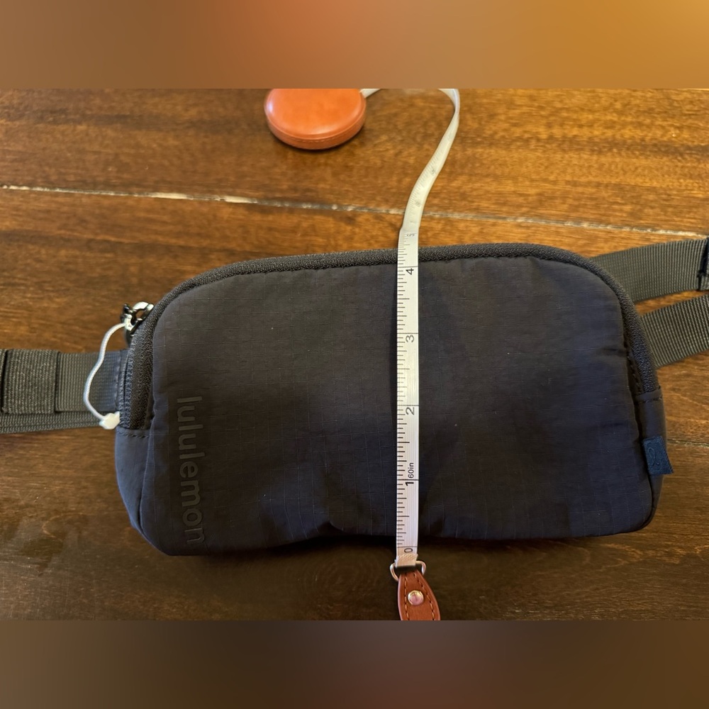 NWOT lululemon athletica Everywhere Belt Bag Mini Unisex - Picture 3 of 6